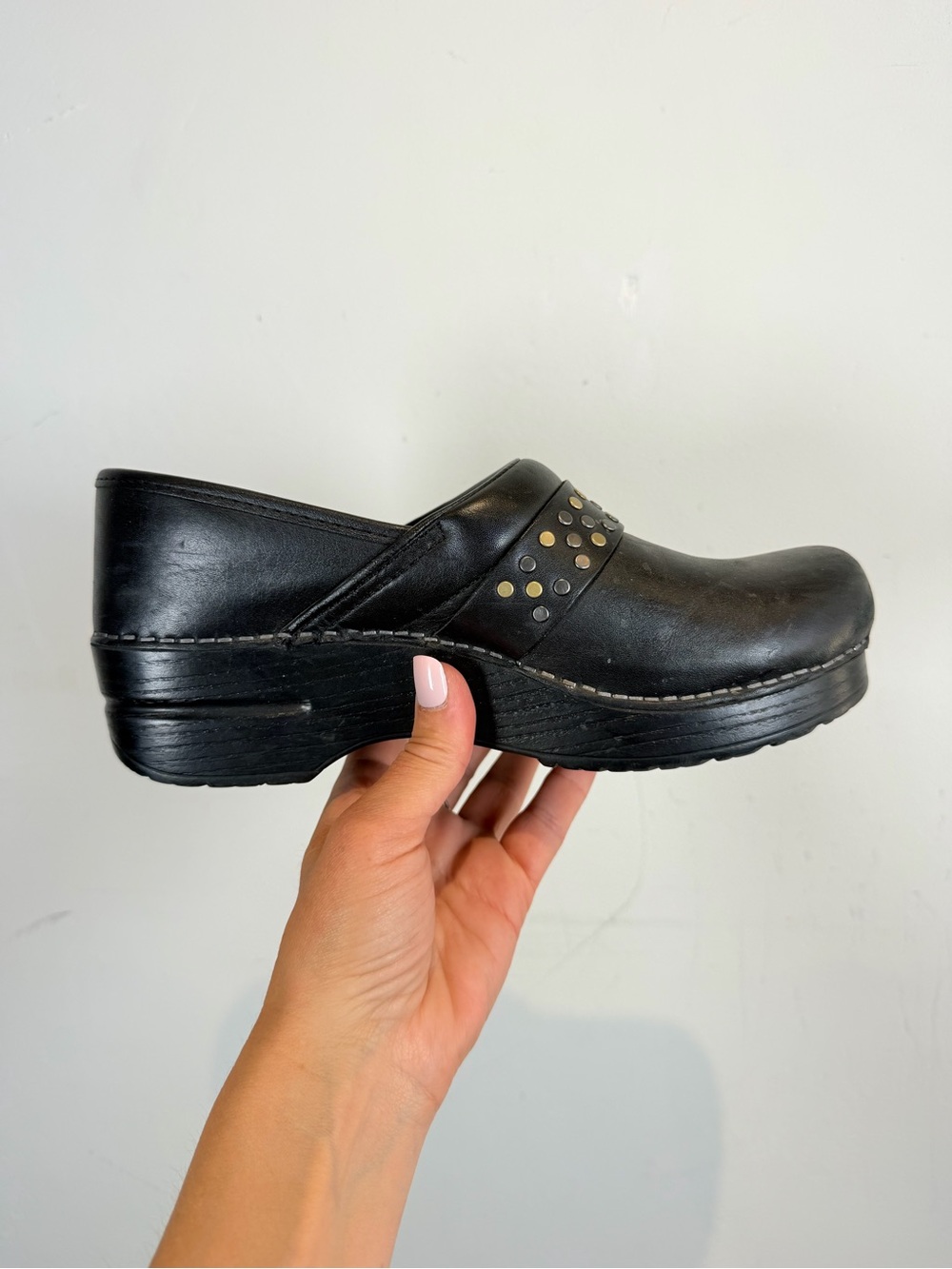 Dansko Paven Leather Clogs, Size 39 - Picture 2 of 6